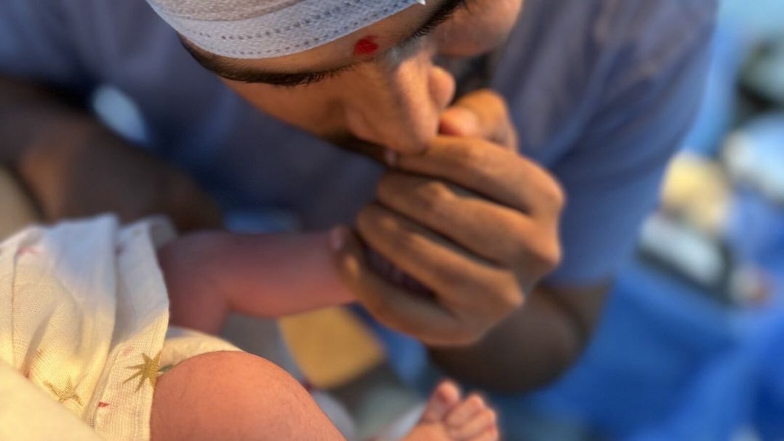 తండ్రయిన కిరణ్ అబ్బవరం.. మగబిడ్డకు జన్మనిచ్చిన భార్య రహస్య.. ఫస్ట్ ఫొటో షేర్ చేసిన స్టార్ హీరో