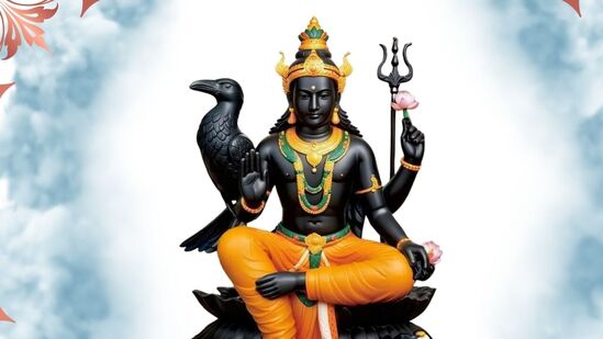 తొమ్మిది గ్రహాలలో శని గ్రహం నెమ్మదిగా కదులుతుంది. శని ఒక రాశి నుండి మరో రాశికి మారడానికి రెండున్నర సంవత్సరాలు పడుతుంది. అతడి సంచారం ఎంతో ముఖ్యమైనది.
