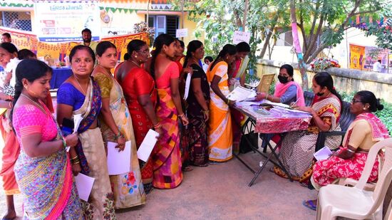 కొత్త రేషన్ కార్డు పొందినవాళ్లు లేదా పాత కార్డులో పేర్లు నమోదైన వారు... వారి వివరాలను ఆన్ లైన్ ద్వారా చెక్ చేసుకోవచ్చు. ముందుగా https://epds.telangana.gov.in/FoodSecurityAct/ వెబ్ సైట్ లోకి వెళ్లి ఎఫ్ఎస్ సీ సెర్చ్ పై క్లిక్ చేయాలి. ఇక్కడ రేషన్ కార్డు సెర్ట్ అనే ఆప్షన్ ఉంటుంది. దీనిపై క్లిక్ చేస్తే FSC సెర్చ్ అనే ఆప్షన్ డిస్ ప్లే అవుతుంది. దీనిపై క్లిక్ చేసి FSC Ref No నెంబర్ లేదా మీ రేషన్ కార్డు నెంబర్ ను ఎంట్రీ చేసి జిల్లాను ఎంచుకోవాల్లి. చివర్లో ఉండే సెర్చ్ పై క్లిక్ చేస్తే మీ కార్డు వివరాలను కింద డిస్ ప్లే అవుతాయి.