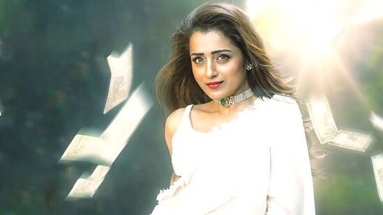 థ‌గ్‌లైఫ్ సినిమాలో మెయిన్ హీరోయిన్‌గా త్రిష న‌టించింది. ఆమెతో పాటు మ‌రో ముగ్గురు హీరోయిన్లు కూడా మ‌ణిర‌త్నం మూవీలో  యాక్ట్ చేశారు.