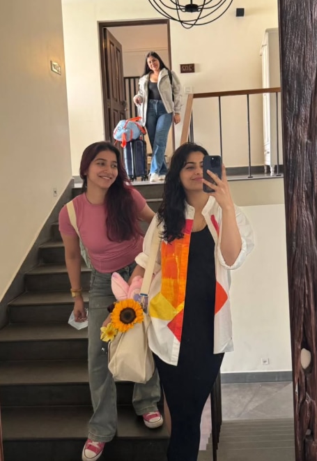 ‘‘దిల్ చాహతా హై.. నా గ్యాంగ్ తో మరో గర్ల్స్ ట్రిప్. వీళ్లతో ఇదే ఫస్ట్ ట్రిప్. ఎన్నో మెమోరీస్. గోవా ఫొటోలు ఇక్కడ షేర్ చేస్తున్నా‘‘ అని ట్రిప్ ఫొటోలనూ మను బాకర్ ఇన్ స్టాగ్రామ్ లో పంచుకుంది. 