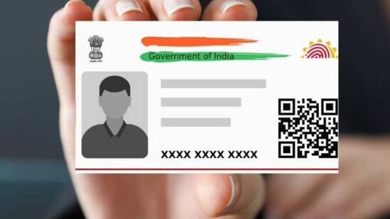 లాగిన్ అయిన తర్వాత, పేజీ కుడి ఎగువ మూలలో ఉన్న "అప్ డేట్ డాక్యుమెంట్" పై క్లిక్ చేయండి. ఇప్పుడు మీరు మార్చాల్సిన సమాచారాన్ని అప్ డేట్ చేయండి. దానికి రుజువులుగా ఉన్న డాక్యుమెంట్లను అప్ లోడ్ చేయండి. డాక్యుమెంట్ పరిమాణం 2 ఎంబీ కంటే తక్కువగా ఉండాలి. ఫైల్ ఫార్మాట్ జెపిఇజి, పిఎన్జి లేదా పిడిఎఫ్. ఇక్కడ మీరు మీ ఐడీ రుజువు, చిరునామా రుజువును ధృవీకరించవచ్చు లేదా నవీకరించవచ్చు. మీ వివరాలన్నీ చెక్ చేసి సబ్మిట్ చేయండి.