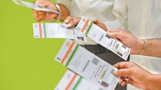 ఆధార్ అప్డేట్ ఎందుకు అవసరం? - ఆధార్ కార్డులో సరైన వివరాలు ఉండటం చాలా ముఖ్యం. ఎందుకంటే ప్రభుత్వ సబ్సిడీ, బ్యాంకు ఖాతా తెరవడం లేదా ఇతర కేవైసీ వివరాల కోసం ఆధార్ లో సరైన వివరాలు ఉండటం అవసరం. మీరు సమయానికి అప్డేట్ చేయకపోతే, మీరు భవిష్యత్తులో ఇబ్బందులను ఎదుర్కోవలసి ఉంటుంది.