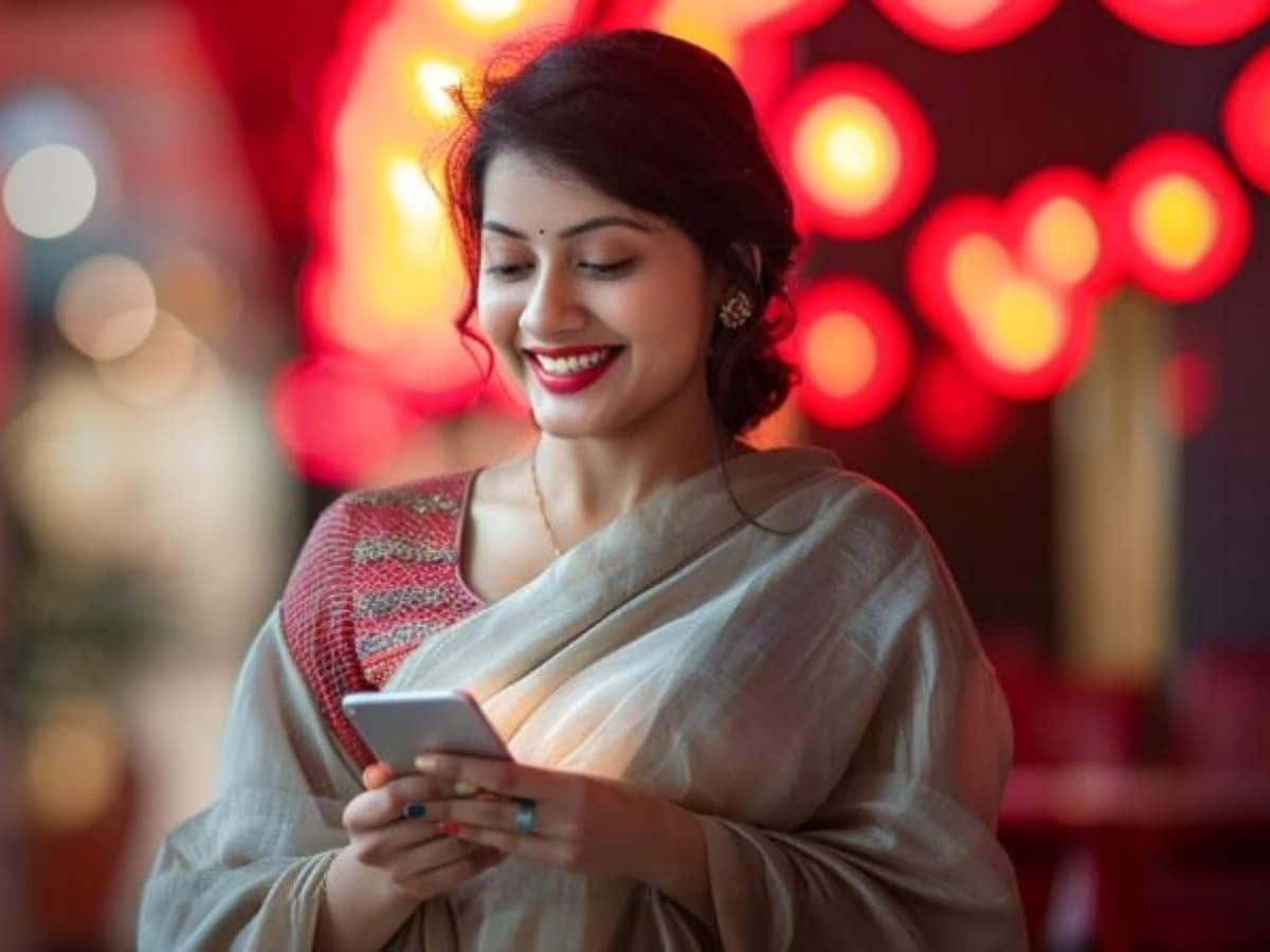 జియో హోమ్ లోని ఈ 300 ఎమ్బీపీఎస్ ప్లాన్ 800 కి పైగా టివి ఛానెళ్లకు ఉచిత ప్రాప్యతను అందిస్తుంది. ఇందులో, మీరు నెట్ ఫ్లిక్స్ (బేసిక్), అమెజాన్ ప్రైమ్ లైట్ తో సహా 15 కి పైగా ఓటీటీ యాప్స్ కు యాక్సెస్ లభిస్తుంది.