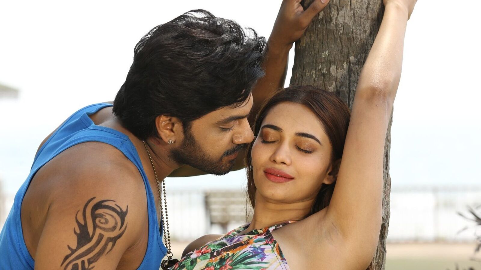 పూరి శిష్యుడితో బిగ్‌బాస్ రన్నరప్ థ్రిల్లర్ మూవీ - రొమాంటిక్ సాంగ్ రిలీజ్‌