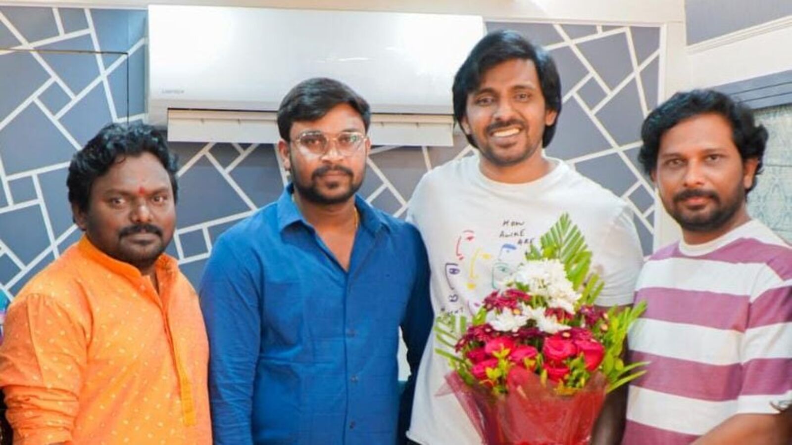 ముగ్గురు క‌మెడియ‌న్ల హంగామా - బ‌ద్మాషులు మూవీ నుంచి జింద‌గీ బిలాలే సాంగ్ రిలీజ్‌