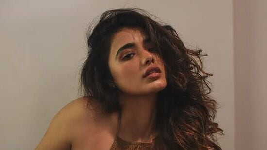 ఈ మూవీలో ర‌వితేజ‌తో కేతికా శ‌ర్మ రొమాన్స్ చేయ‌బోతున్న‌ట్లు వార్త‌లు వినిపిస్తున్నాయి. 