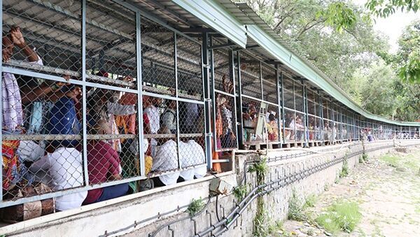 తిరుమలలో భక్తుల రద్దీ (గురువారం నాటి ఫొటో)