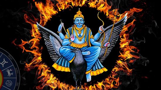 శని ఒక రాశిలో దాదాపు రెండున్నర సంవత్సరాలు ఉంటాడు. ఏప్రిల్ నెలలో శని ఉత్తర భాద్రపదంలోకి ప్రవేశించాడు. కొన్ని రాశిచక్ర గుర్తులకు అదృష్టం కలిసి వస్తోంది. అయితే జూన్ నెలలో శని ఉత్తర భాద్రపద నక్షత్రం రెండవ పాదంలోకి ప్రవేశించబోతున్నాడు. మూడు రాశుల వారు చాలా ప్రయోజనాలను పొందవచ్చు. జూన్ 7న సాయంత్రం 4:45 గంటలకు శని ఉత్తరభాద్రపద రెండో పాదంలోకి ప్రవేశిస్తాడు. ఈ అదృష్ట రాశుల గురించి తెలుసుకుందాం.. 