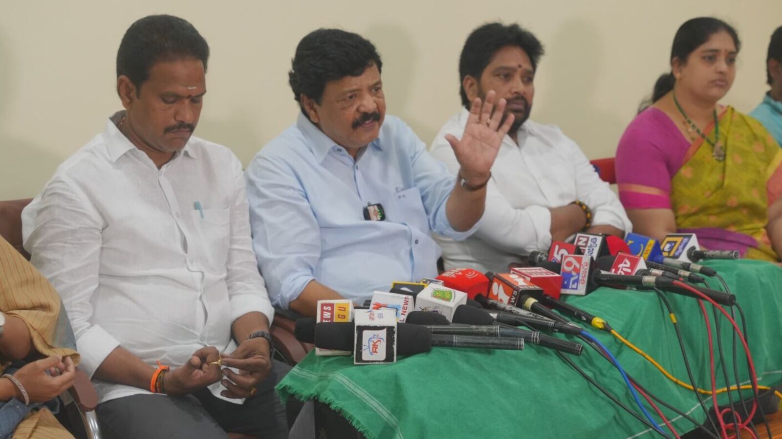 హరిహర వీరమల్లు విడుదల ముందే థియేటర్ల బంద్‌ ఎందుకు? సినీ పరిశ్రమపై కక్ష సాధింపులు ఉండవన్న మంత్రి దుర్గేష్‌