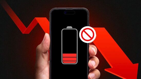 మీరు కొత్త ఫోన్ తీసుకున్నారా? పాత ఫోన్ను రన్ చేస్తున్నారా? బ్యాటరీని పదే పదే ఛార్జ్ చేయాల్సి వస్తే ఏదో లోపం ఉందని అర్థం. మీరు అనుకోకుండా కొన్ని తప్పులు చేస్తూ మీ ఫోన్ బ్యాటరీ లైఫ్, పనితీరును దెబ్బతీస్తున్నారు. అవేంటో చూద్దాం.. మీరు కొత్త ఫోన్ తీసుకున్నారా? పాత ఫోన్ను రన్ చేస్తున్నారా? బ్యాటరీని పదే పదే ఛార్జ్ చేయాల్సి వస్తే ఏదో లోపం ఉందని అర్థం. మీరు అనుకోకుండా కొన్ని తప్పులు చేస్తూ మీ ఫోన్ బ్యాటరీ లైఫ్, పనితీరును దెబ్బతీస్తున్నారు. అవేంటో చూద్దాం..