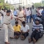యువకులను కొడుతున్న పోలీస్