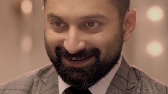 మొదటి సినిమా రిజల్ట్​ చూసి ఫాహద్​ ఫాజిల్​ చాలా కాలం పాటు డిప్రెషన్​లో గడిపారు. ఇక సినిమాలు చేయకూడదని ఇంటిని వదిలేసి, అమెరికాకు వెళ్లిపోయారు. అక్కడ చదువుకున్నారు.