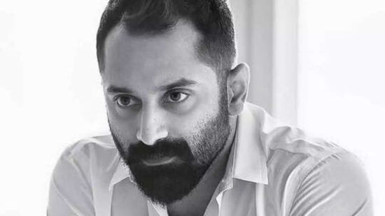 తొలుత సినిమా రైటింగ్​ డిపార్ట్​మెంట్​లో ఫాహద్​ పనిచేశారు. కొంతకాలానికి ఆయనకు కేరళ కేఫ్​ అనే సినిమాలో ఛాన్స్​ దక్కింది. అది బంపర్​ హింట్​ కొట్టింది. ఆ తర్వాత ఫాహద్​ వెనక్కి తిరిగి చూసుకోలేదు. అప్పటి నుంచి ఎన్నో విలక్షణమైన రోల్స్​లో నటించి ఫ్యాన్స్​ని మెప్పించారు. పుష్పలో బన్వర్​ సింగ్​ షెకావత్​ పాత్రతో తెలుగు ప్రజలకు చేరువయ్యారు. ఒకప్పుడు డిప్రెషన్​లోకి జారుకున్న ఈ యాక్టర్​కి ఇప్పుడు ఒక నేషనల్​ అవార్డు కూడా ఉంది! 