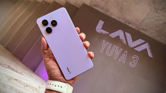 లావా నుండి వచ్చిన ఈ ఫోన్ యునిసోక్ టి 606 ప్రాసెసర్, 4 జిబి ర్యామ్, వెనుక ప్యానెల్ లో 13 మెగాపిక్సెల్ ఏఐ ట్రిపుల్ కెమెరా సెటప్ ను కలిగి ఉంది. రూ.7,097 ధ ర కు ఈ ఫోన్ ఫ్లిప్ కార్ట్ లో లిస్ట్ అయింది.