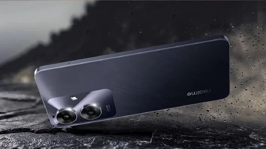 రియల్మీ నార్జో ఎన్61 - రియల్మీ నార్జో లైనప్ కు చెందిన ఈ ఫోన్లో 6.74 అంగుళాల 90 హెర్ట్జ్ డిస్ప్లే ఉంది. ఈ ఫోన్ 32 మెగాపిక్సెల్ ప్రైమరీ కెమెరా మరియు ఐపి 54 రేటింగ్ కలిగి ఉంది. రూ.7,498 ధ ర కు ఈ స్మార్ట్ ఫోన్ ను అమెజాన్ నుంచి కొనుగోలు చేయవచ్చు.