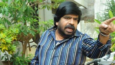 <p> జీవిత‌, ఆమ‌ల‌, న‌ళినితో పాటు ప‌లువురు స్టార్ హీరోయిన్లు టి రాజేంద‌ర్ సినిమాల ద్వారానే ఇండ‌స్ట్రీలోకి అడుగుపెట్టారు. </p> 