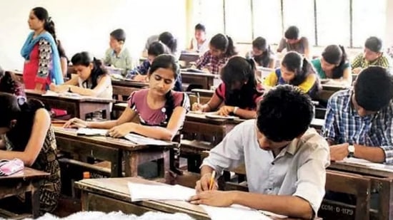 దోస్త్ రిజిస్ట్రేషన్ ఐడీ ద్వారా వెబ్ సైట్ లోకి లాగిన్ కావాల్సి ఉంటుంది. ఇక్కడ మీ అలాట్ మెంట్ కాపీ డిస్ ప్లే అవుతుంది. సీటు ఖరారు కానీ విద్యార్థులు…. మరో విడతలో వెబ్ ఆప్షన్లు ఎంచుకోవాల్సి ఉంటుంది. 