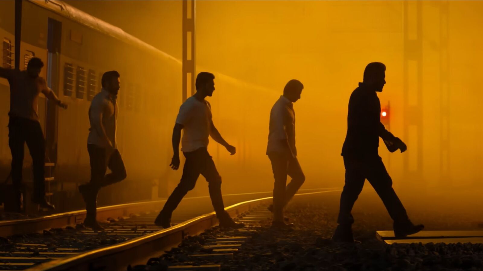 థియేటర్లలో డిజాస్టర్.. ఐఎమ్‌డీబీలో చెత్త రేటింగ్.. ఓటీటీలో మాత్రం దంచికొడుతున్న 200 కోట్ల ఫ్లాప్ సినిమా!