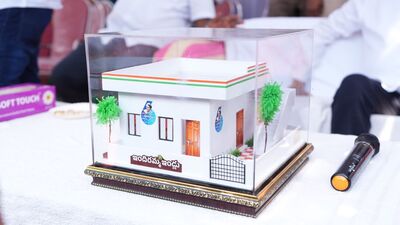 <p>మరోవైపు రెండో విడత లబ్ధిదారుల ప్రక్రియ పూర్తి కావొచ్చింది. చాలా గ్రామాల్లోనూ లబ్ధిదారుల ఎంపిక ప్రక్రియ పూర్తి అయింది. అయితే వీరిలో మెజార్టీ లబ్ధిదారులకు ప్రోసిడింగ్స్ కాపీలు అందలేదు. </p> <p>మరోవైపు రెండో విడత లబ్ధిదారుల ప్రక్రియ పూర్తి కావొచ్చింది. చాలా గ్రామాల్లోనూ లబ్ధిదారుల ఎంపిక ప్రక్రియ పూర్తి అయింది. అయితే వీరిలో మెజార్టీ లబ్ధిదారులకు ప్రోసిడింగ్స్ కాపీలు అందలేదు. </p>