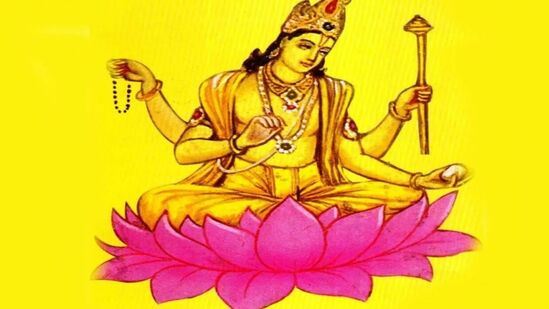 వైదిక జ్యోతిషశాస్త్రం ప్రకారం, దేవగురు బృహస్పతి జూలైలో ఉదయిస్తాడు, అది ఇప్పుడు మిథున రాశిలో ఉంటుంది. సుమారు 12 సంవత్సరాల సుదీర్ఘ విరామం తరువాత, బృహస్పతి మిథున రాశిలో ఉదయిస్తాడు, ఇది ఒక ప్రత్యేక జ్యోతిష సంబంధాన్ని సృష్టిస్తుంది. ఈ కాలంలో, గురువు యొక్క ఆవిర్భావం ఆర్థిక శ్రేయస్సు మరియు సామాజిక గౌరవాన్ని కూడా ప్రసాదిస్తుంది. ఇది 12 రాశులను ప్రభావితం చేస్తుంది, కానీ కొన్ని రాశులకు ఈ సమయం చాలా శుభప్రదంగా మరియు శుభప్రదంగా ఉంటుంది.
