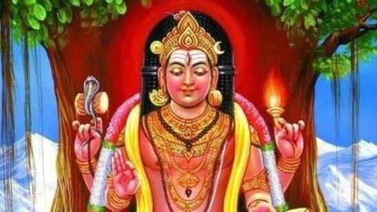 ఇది కొన్ని రాశులకు, ముఖ్యంగా వృత్తి, వ్యాపార, ఆర్థిక అంశాల్లో భారీ ప్రయోజనాలను తెస్తుంది. అదృష్టం మీ వైపు ఉంటుంది, పెండింగ్ పనులు పూర్తవుతాయి. కొత్త అవకాశాలు వస్తాయి. ఈ సమయంలో, కొంతమందికి కొత్త ఉద్యోగం, ప్రమోషన్ లేదా వ్యాపారంలో వేగవంతమైన పురోగతి లభిస్తుంది. మీ వ్యక్తిగత జీవితంలో శాంతి, సమతుల్యత కూడా ఉంటుంది. చాలా కాలంగా సానుకూల మార్పుల కోసం ఎదురుచూస్తున్న వారికి, ఈ సమయం కలిసి వస్తుంది. మరి ఈ లక్కీ రాశుల గురించి తెలుసుకుందాం.