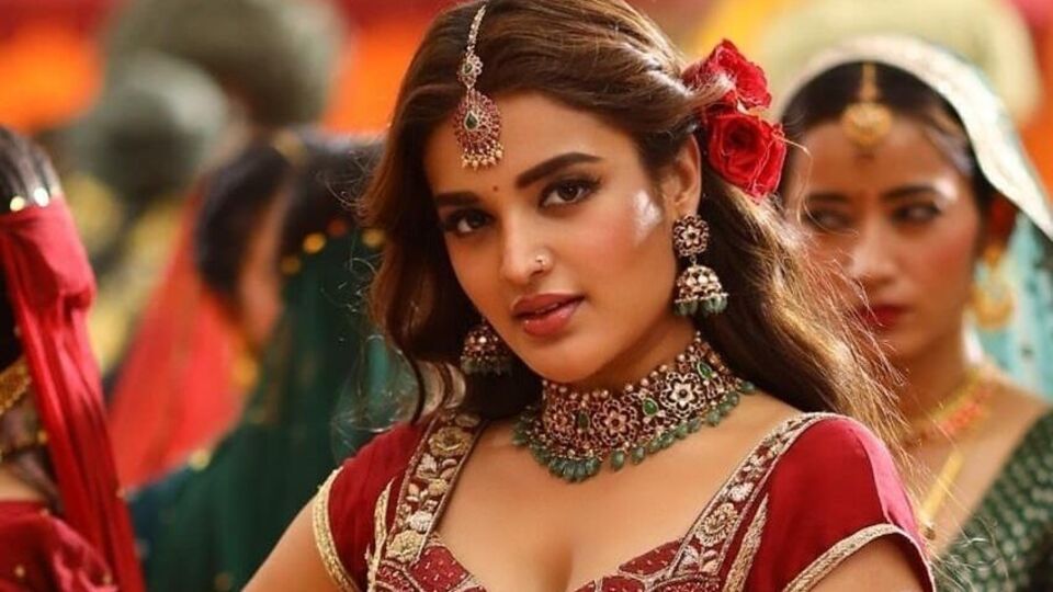 <p>కొంత కాలంగా నిధి అగర్వాల్ కు హిట్ లేదు. అందుకే ఈ భామ హరిహర వీరమల్లుపై బోలెడు ఆశలు పెట్టుకుంది. మరోవైపు ప్రభాస్ ‘రాజాసాబ్’ మూవీలోనూ నిధి నటిస్తోంది. </p>(instagram-nidhhiagerwal)