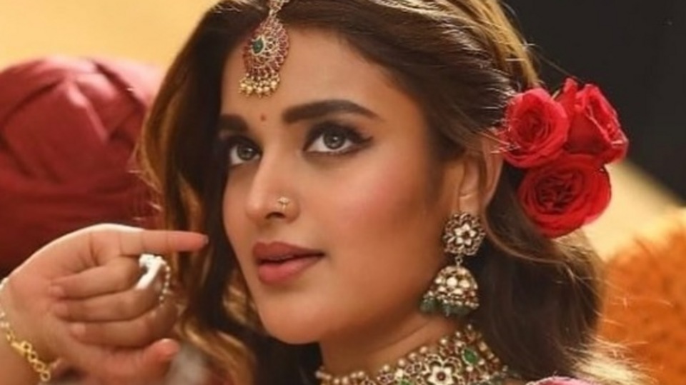 <p>హరిహర వీరమల్లు సినిమాలో పవన్ కల్యాణ్ తో యాక్ట్ చేసింది నిధి అగర్వాల్. ఈ మూవీ నుంచి రీసెంట్ గా వచ్చిన ‘తార తార’ సాంగ్ లో అందాలతో అదరగొట్టింది. </p>(instagram-nidhhiagerwal)