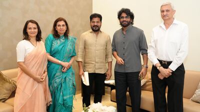 అఖిల్ పెళ్లికి సీఎం రేవంత్ను ఆహ్వానించిన నాగార్జున, అమల.. వివాహం ఎప్పుడంటే! అఖిల్ పెళ్లికి సీఎం రేవంత్ను ఆహ్వానించిన నాగార్జున, అమల.. వివాహం ఎప్పుడంటే!