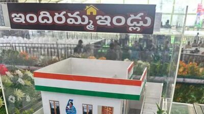 <p>అయితే ఇందిరమ్మ లబ్ధిదారుల గుర్తింపులో వయోపరిమితి కూడా చూస్తున్నట్లు వార్తలు వినిపిస్తున్నాయి. వయోపరిమితి నిబంధన తెరపైకి రావటంతో… 60 ఏళ్లు దాటినవాళ్లు ఆందోళన చెందుతున్నారు. తమకు ఇళ్ల మంజూరు చేయారా అని టెన్షన్ పడుతున్నారు. </p> 