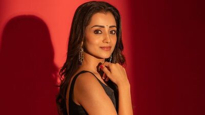 <p>థగ్ లైఫ్ మూవీలో త్రిష మెయిన్ హీరోయిన్గా నటిస్తోంది.</p> <p>థగ్ లైఫ్ మూవీలో త్రిష మెయిన్ హీరోయిన్గా నటిస్తోంది.</p>