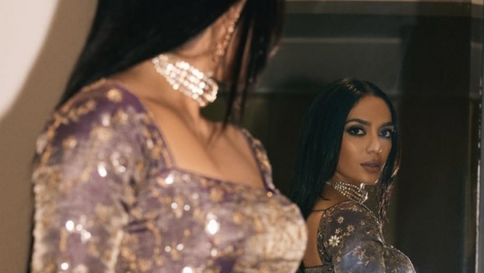 <p>పేరుకు తెలుగమ్మాయే కానీ ఆమె బాలీవుడ్ తోనే సినిమాల్లో అడుగుపెట్టింది. 2016లో రామన్ రాఘవ్ 2.0తో డెబ్యూ చేసింది శోభిత. ఆ తర్వాత హిందీలో వరుసగా చెఫ్, కలాకండి సినిమాలు చేసింది. తెలుగులో అడివి శేష్ గూడఛారి సినిమాతో అడుగుపెట్టింది. </p>(instagram-sobhitad)