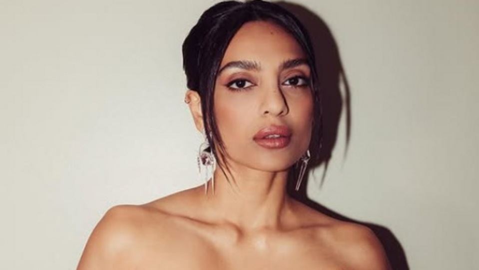 <p>సినిమాలతో పాటు వెబ్ సిరీస్ ల్లోనూ అదరగొట్టింది శోభిత ధూళిపాళ. ముఖ్యంగా బోల్డ్ క్యారెక్టర్స్ లోనూ సత్తాచాటింది. ది నైట్ మేనేజర్ వెబ్ సిరీస్ లో ఆదిత్య రాయ్ కపూర్ తో రొమాన్స్ హాట్ టాపిక్ గా మారింది. </p>(instagram-sobhitad)