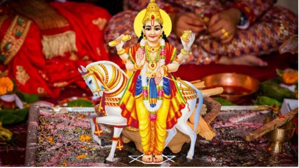 <p>ప్రశాంతత, సంపద, ఆనందాన్ని ప్రసాదించే శుక్రుడు శనివారం రాశిని మార్చుకోబోతున్నాడు. మే 31, 2025 శనివారం ఉదయం 11:42 గంటలకు మేష రాశిలోకి ప్రవేశిస్తాడు. ఇది 12 రాశుల వారిని ప్రభావితం చేస్తుంది. కానీ కొన్ని రాశులకు చాలా మంచి చేస్తుంది. శుక్రుడి సంచారంతో లాభపడే రాశుల వివరాలను ఇక్కడ తెలుసుకోండి..</p>