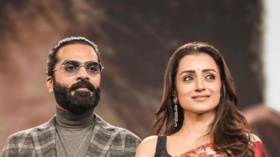 <p>థ‌గ్ లైఫ్ మూవీలో త్రిష‌తో పాటు ఐశ్వ‌ర్య మీన‌న్‌, అభిరామి హీరోయిన్లుగా న‌టిస్తోన్నారు. స‌న్యా మ‌ల్హోత్రా స్పెష‌ల్ సాంగ్‌లో క‌నిపించ‌బోతున్న‌ది. <br> </p>