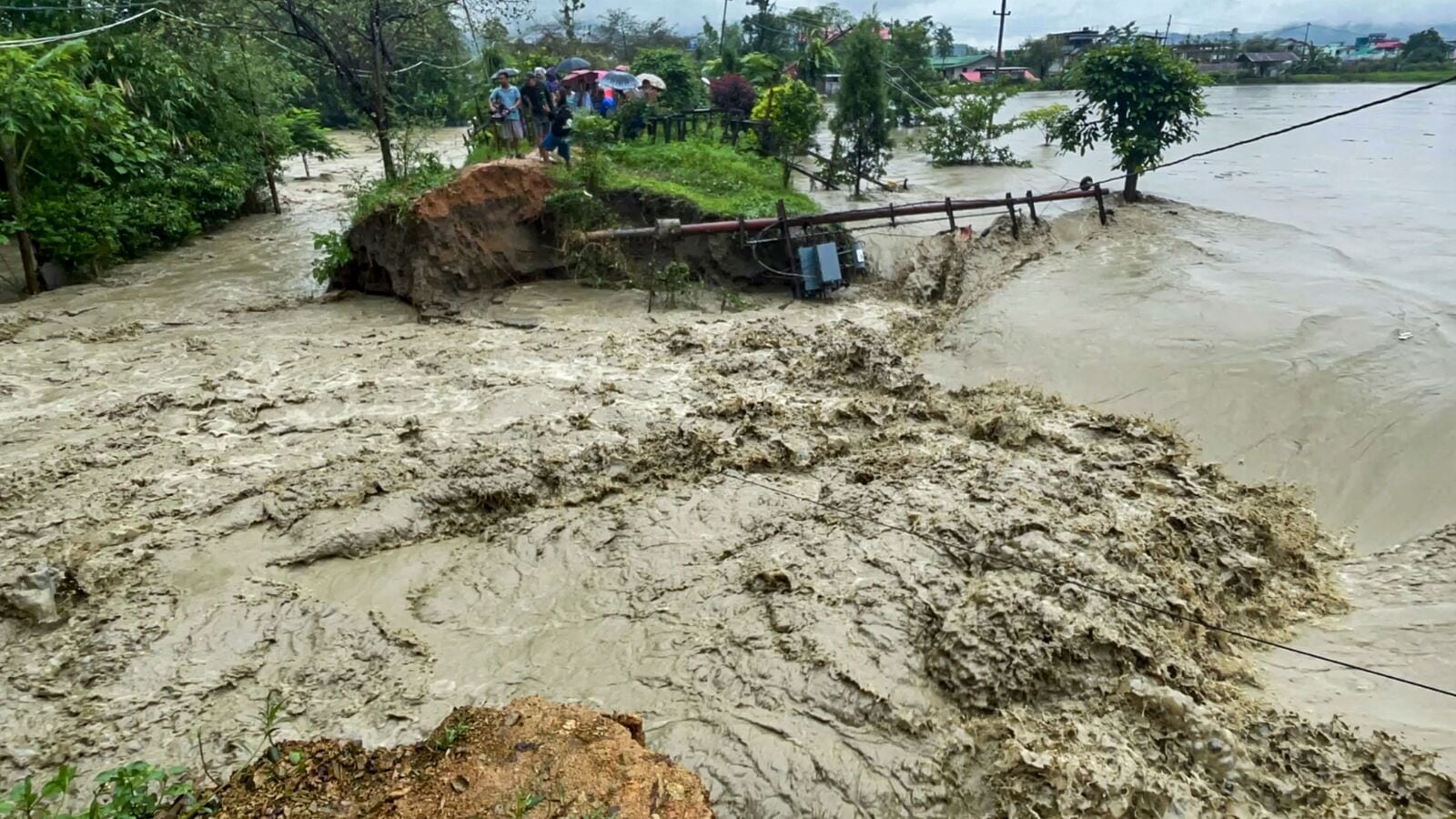 వర్ష బీభత్సం- కర్ణాటకలో 71మంది మృతి, సిక్కింలో 1500 మంది..
