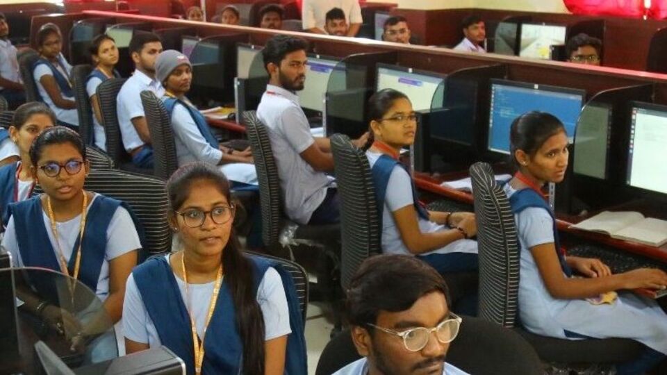 <p>మహబూబ్‌నగర్‌లో కొత్తగా ఆర్జీయూకేటీ ఐఐఐటీ క్యాంపస్ లో 180 సీట్లు అందుబాటులో ఉండనున్నాయి. మొత్తం 3 కోర్సులను ప్రవేశపెట్టనున్నారు. ఇందులో కంప్యూటర్ సైన్స్ అండ్ ఇంజినీరింగ్, కంప్యూటర్ సైన్స్, ఇంజినీరింగ్ (ఏఏ, మెషిన్ లెర్నింగ్), కంప్యూటర్ సైన్స్ అండ్ ఇంజినీరింగ్(డేటా సైన్స్) కోర్సులు ఉంటాయి.</p>