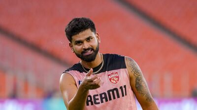 <p>అయ్యర్కి ముంబైలోని లోధా వరల్డ్ టవర్లో 4 బీహెచ్కే అపార్ట్మెంట్ ఉంది. దీని విలువ రూ. 11.85 కోట్ల వరకు ఉండొచ్చు. అంతేకాదు, ఐయ్యర్కి మెర్సిడెస్ బెంజ్ జీ63 ఏఎంజీ, లంబొర్ఘిని హురికెన్, ఆడీ ఎస్5 వంటి లగ్జరీ కార్లు ఉన్నాయి. వీటి వీలువ రూ .6కోట్ల కన్నా ఎక్కువే.</p> (PTI) <p>అయ్యర్కి ముంబైలోని లోధా వరల్డ్ టవర్లో 4 బీహెచ్కే అపార్ట్మెంట్ ఉంది. దీని విలువ రూ. 11.85 కోట్ల వరకు ఉండొచ్చు. అంతేకాదు, ఐయ్యర్కి మెర్సిడెస్ బెంజ్ జీ63 ఏఎంజీ, లంబొర్ఘిని హురికెన్, ఆడీ ఎస్5 వంటి లగ్జరీ కార్లు ఉన్నాయి. వీటి వీలువ రూ .6కోట్ల కన్నా ఎక్కువే.</p> (PTI)