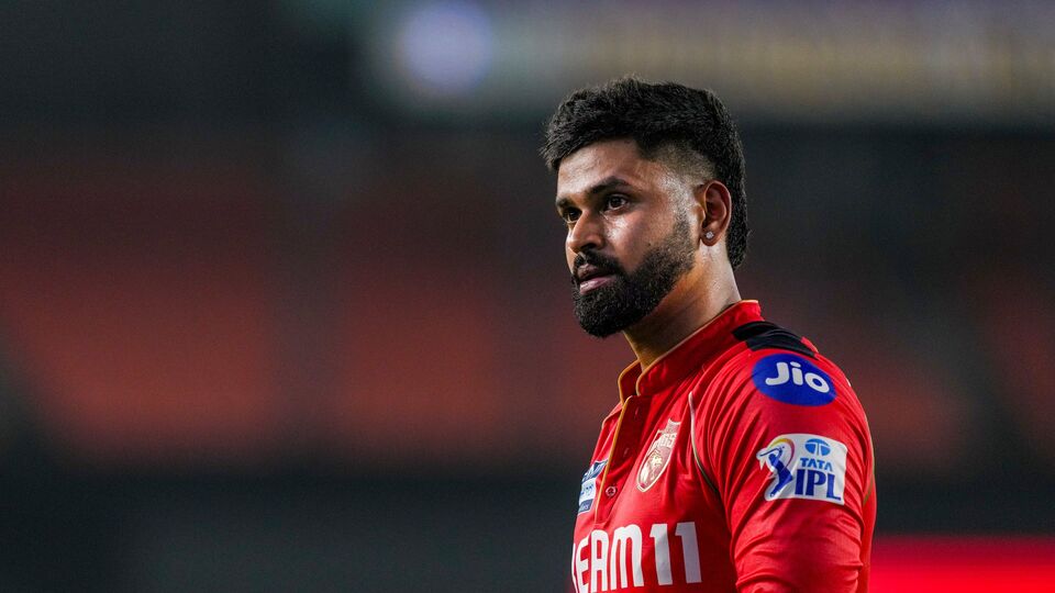 <p>పలు మీడియా కథనాల ప్రకారం శ్రేయస్స్​ అయ్యర్​ నెట్​ వర్త్​ రూ. 60 కోట్ల నుంచి రూ. 70కోట్ల మధ్యలో ఉంటుంది.</p>(PTI)