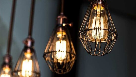 రాత్రి వేళ కృత్రిమ కాంతి థైరాయిడ్‌ను కూడా ప్రభావితం చేస్తుందని వైద్య నిపుణులు హెచ్చరిస్తున్నారు.