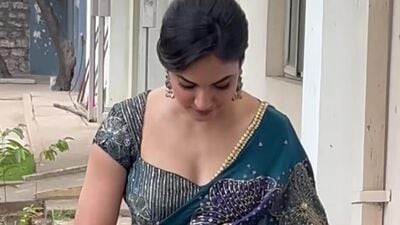 <p>దేవిక అండ్ డానీ ఓటీటీ స్ట్రీమింగ్ కానుంది. అది కూడా ఎల్లుండే (జూన్ 6) అంటే రెండ్రోజుల్లో ఈ సిరీస్ ఓటీటీ ప్రేక్షకులను అలరించునుంది. జూన్ 6న జియో హాట్స్టార్లో దేవిక అండ్ డానీ ఓటీటీ రిలీజ్ కానుంది. ఈ సందర్భంగా ప్రెస్ మీట్ నిర్వహించారు మేకర్స్. <br> </p> <p>దేవిక అండ్ డానీ ఓటీటీ స్ట్రీమింగ్ కానుంది. అది కూడా ఎల్లుండే (జూన్ 6) అంటే రెండ్రోజుల్లో ఈ సిరీస్ ఓటీటీ ప్రేక్షకులను అలరించునుంది. జూన్ 6న జియో హాట్స్టార్లో దేవిక అండ్ డానీ ఓటీటీ రిలీజ్ కానుంది. ఈ సందర్భంగా ప్రెస్ మీట్ నిర్వహించారు మేకర్స్. <br> </p>