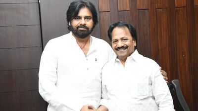 హరి హర వీరమల్లు నిరవధిక వాయిదా.. పవన్ కల్యాణ్ తన రెమ్యునరేషన్ తిరిగి ఇచ్చేస్తున్నాడా?