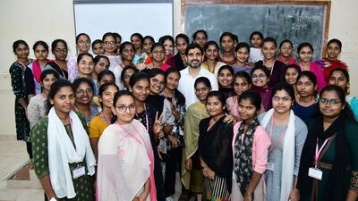 <p>లింకింగ్ ప్రాసెస్ పూర్తి చేసుకునేందుకు పోస్టల్, సచివాలయ సిబ్బంది, బ్యాంకు అధికారులను సంప్రదించాలని అధికారులు సూచిస్తున్నారు. వెంటనే ఈ ప్రక్రియ పూర్తి చేసుకోవాలని చెబుతున్నారు.జూన్ 5లోపే పూర్తి చేసుకోవాలని స్పష్టం చేస్తున్నారు.</p> <p>లింకింగ్ ప్రాసెస్ పూర్తి చేసుకునేందుకు పోస్టల్, సచివాలయ సిబ్బంది, బ్యాంకు అధికారులను సంప్రదించాలని అధికారులు సూచిస్తున్నారు. వెంటనే ఈ ప్రక్రియ పూర్తి చేసుకోవాలని చెబుతున్నారు.జూన్ 5లోపే పూర్తి చేసుకోవాలని స్పష్టం చేస్తున్నారు.</p>