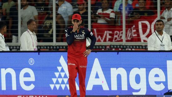 ఈ 18ఏళ్ల జర్నీలో కోహ్లీ చూడనిది అంటూ ఏదీ లేదు. సెంచరీలు చేశాడు, ఎన్నో రికార్డులు బద్ధలు కొట్టాడు. ఎన్నో ఓటములు చూశాడు. ఏం జరిగినా.. కళ్లల్లో ఆ ఫైర్​, జట్టుకు ఏదైనా చేయాలన్న కసితో ప్రతిసారి బరిలో దిగాడు.