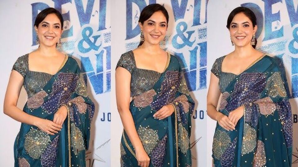 <p>ఈ కార్యక్రమంలో అందంతోనే కాకుండా తన స్పీచ్‌తో కూడా అట్రాక్ట్ చేసింది హీరోయిన్ రీతు వర్మ. అనంతరం ఫొటోగ్రాఫర్స్‌కు పోజులు ఇచ్చిన రీతు వర్మ అందరి దృష్టిని ఆకర్షించింది.<br> </p>