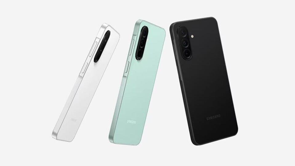 <p>శాంసంగ్​ గెలాక్సీ ఏ26- ఈ స్మార్ట్​ఫోన్​ ధర రూ. 22,999గా ఉంది. 50ఎంపీ+8ఎంపీ+2ఎంపీ రేర్​, 13ఎంపీ ఫ్రెంట్​ కెమెరా దీని సొంతం. 5000ఎంఏహెచ్​ బ్యాటరీ ఈ గ్యాడ్జెట్​లో ఉంది.</p>