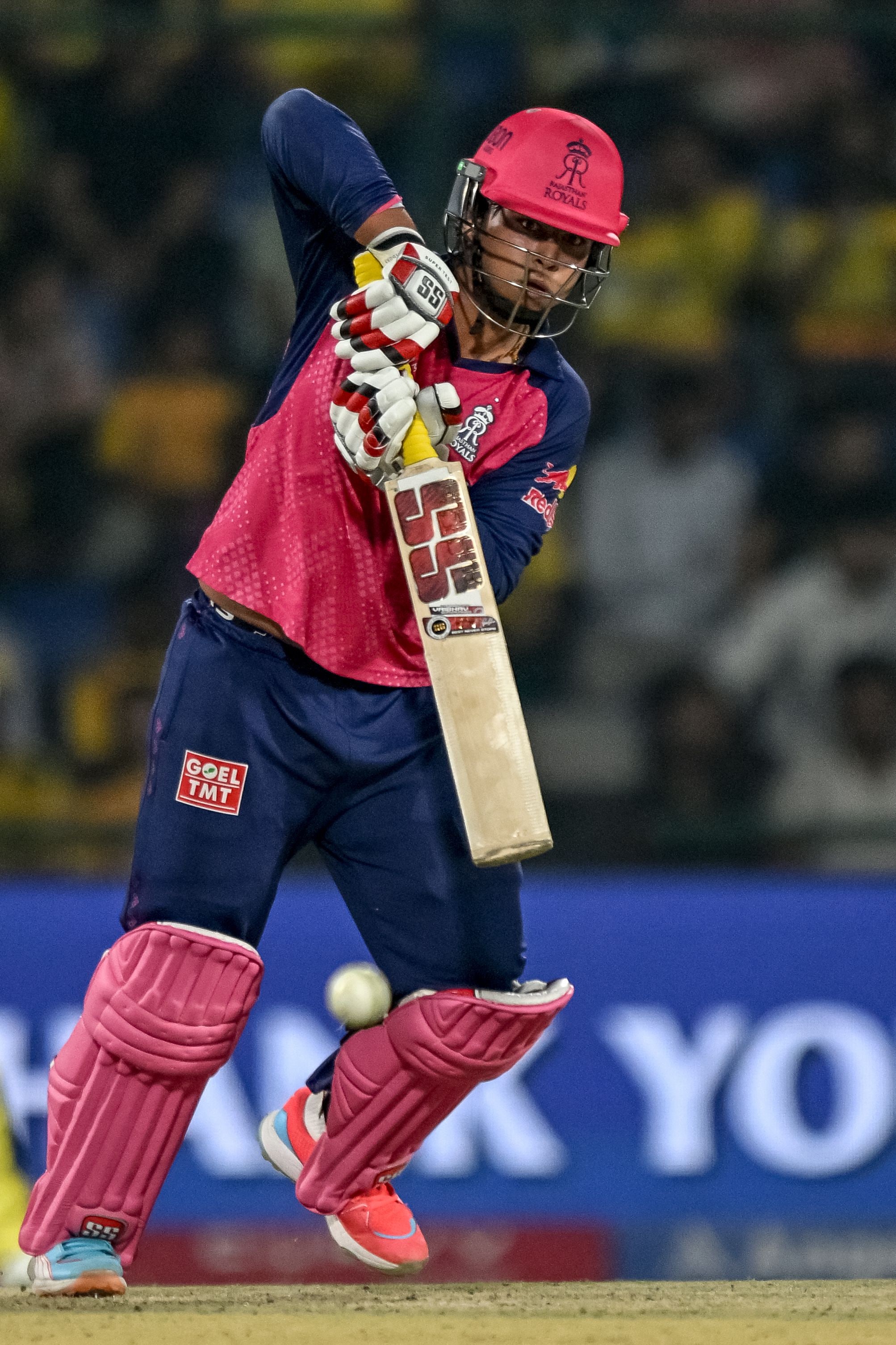 14 ఏళ్ల వైభవ్ సూర్యవంశీ కూడా ఓ అవార్డు దక్కించుకున్నాడు. అతను సూపర్ స్ట్రైకర్ ఆఫ్ ది సీజన్ గా నిలిచాడు. ఈ సీజన్ లో 206.6 స్ట్రైక్ రేట్ నమోదు చేశాడు. 