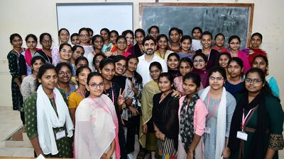 <p>ఇప్పటికే బ్యాంక్ అకౌంట్ కలిగిన వారికి మాత్రమే ఈ అవకాశం ఉంటుంది. అలాగే ఈ లింక్ లో ఉన్న బ్యాంకులకు మాత్రమే ఎన్పీసీఐ రిక్వెస్ట్ పంపేందుకు అవకాశం ఉంటుంది. NPCI లింక్ చేసుకునేందుకు కొన్ని బ్యాంకుల పేర్లు ఈ వెబ్సైట్ లో రావడం లేదు. అలాంటి వారు నేరుగా బ్యాంకు లేదా పోస్టాఫీసు ద్వారా ఎన్పీసీఐ లింకింగ్ ప్రాసెస్ పూర్తి చేసుకోవచ్చని అధికారులు సూచిస్తున్నారు. <a href="https://base.npci.org.in/base/homepage" target="_blank">https://base.npci.org.in/base/homepage</a> లింక్ పై క్లిక్ చేసి స్టేటస్ కూడా తెలుసుకోవచ్చు.</p> <p>ఇప్పటికే బ్యాంక్ అకౌంట్ కలిగిన వారికి మాత్రమే ఈ అవకాశం ఉంటుంది. అలాగే ఈ లింక్ లో ఉన్న బ్యాంకులకు మాత్రమే ఎన్పీసీఐ రిక్వెస్ట్ పంపేందుకు అవకాశం ఉంటుంది. NPCI లింక్ చేసుకునేందుకు కొన్ని బ్యాంకుల పేర్లు ఈ వెబ్సైట్ లో రావడం లేదు. అలాంటి వారు నేరుగా బ్యాంకు లేదా పోస్టాఫీసు ద్వారా ఎన్పీసీఐ లింకింగ్ ప్రాసెస్ పూర్తి చేసుకోవచ్చని అధికారులు సూచిస్తున్నారు. <a href="https://base.npci.org.in/base/homepage" target="_blank">https://base.npci.org.in/base/homepage</a> లింక్ పై క్లిక్ చేసి స్టేటస్ కూడా తెలుసుకోవచ్చు.</p>