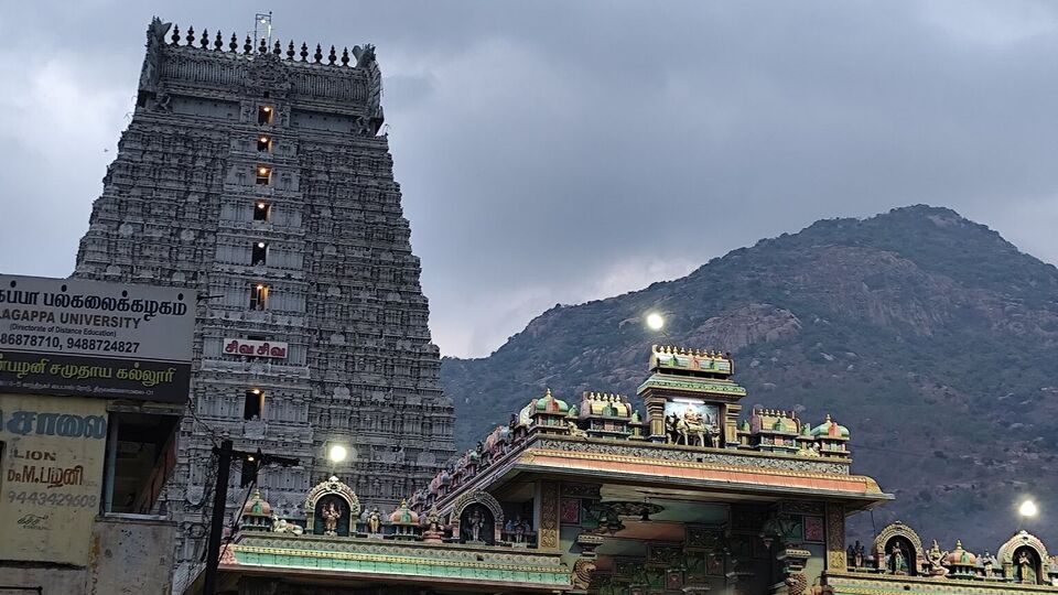 <p>రెండో రోజు పుద్దిచేరి స్టేషన్ కు చేరుకుంటారు. హోటల్ కి చెకిన్ అవుతారు. Auroville, అరబిందో ఆశ్రమం, ప్యారడైజ్ బీచ్ ను సందర్శిస్తారు. రాత్రి పుదిచేరిలోనే బస చేస్తారు.<br> </p>(image source Twitter)