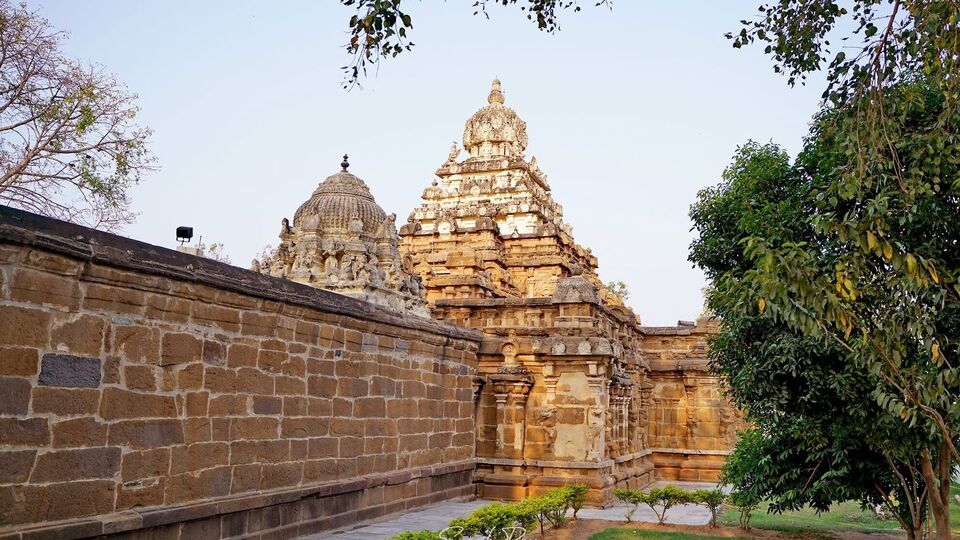 <p>ఈ ప్యాకేజీకి సంబంధించి ఏమైనా సందేహాలు ఉంటే 8287932229 / 8287932228 / 9701360701 నెంబర్లను సంప్రదించవచ్చు. <a href="https://www.irctctourism.com/pacakage" target="_blank">https://www.irctctourism.com/pacakage</a> లింక్ పై క్లిక్ చేసి ప్యాకేజీని బుకింగ్ చేసుకోవచ్చు. </p>